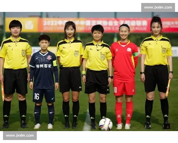 绿茵女裁于红执法家乡赛事:坦言 “非常荣幸” 绿茵女裁于红执法家乡赛事:坦言 “非常荣幸”