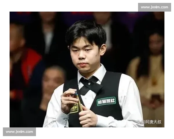 惊呼!阿尔卡拉斯这球打得太绝了!观众席一片沸腾! 惊呼!阿尔卡拉斯这球打得太绝了!观众席一片沸腾!