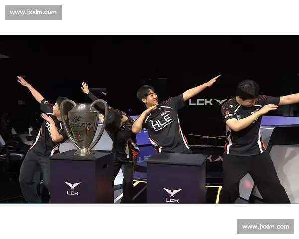 电竞选手退役直播卖菜网友：这波操作太秀了！