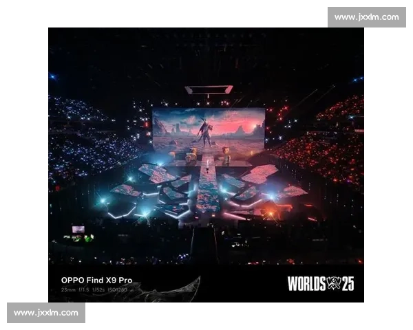 舞台灯光璀璨，英雄联盟总决赛现场，每一帧都是壁纸！